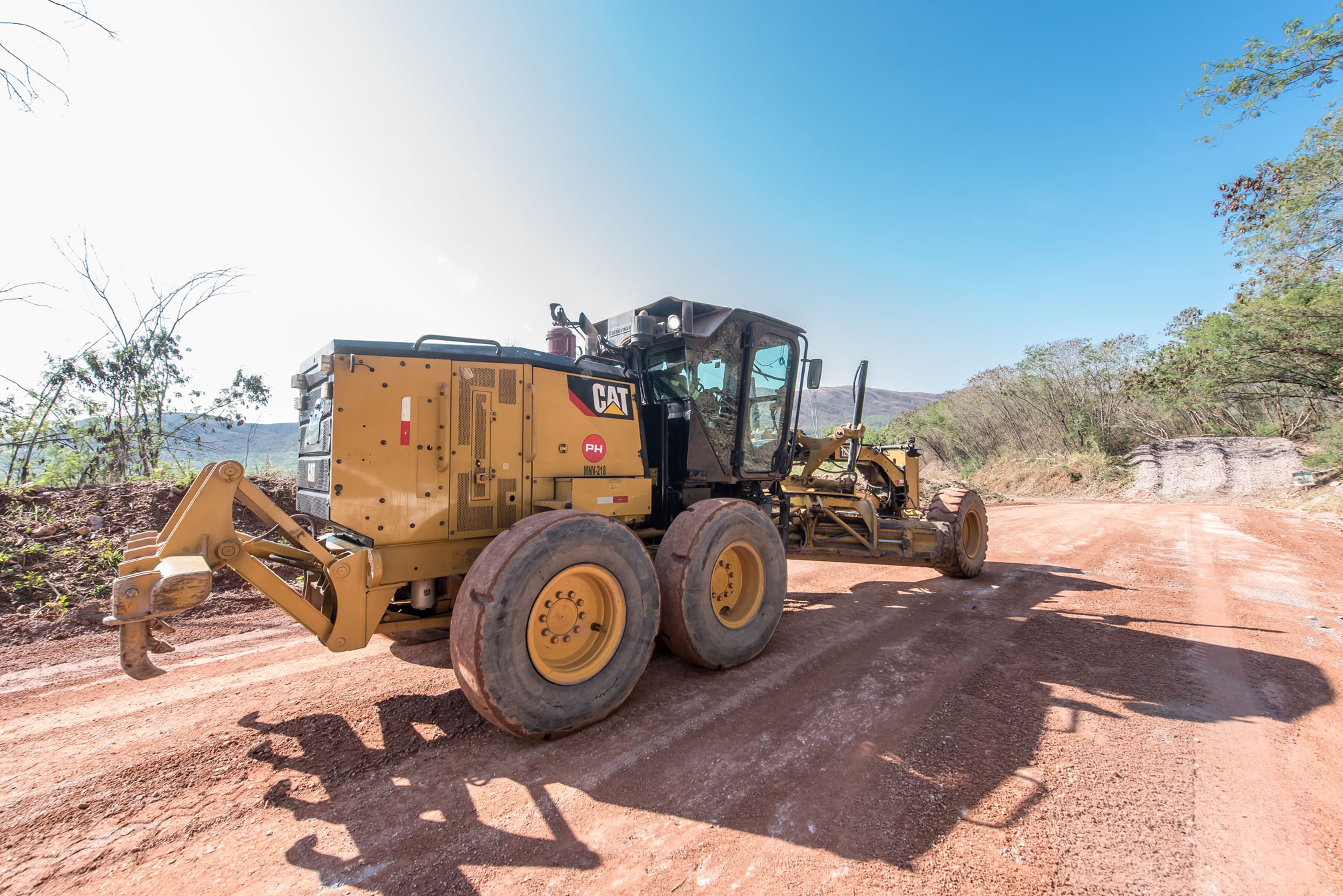 Construção e manutenção de pistas e estradas